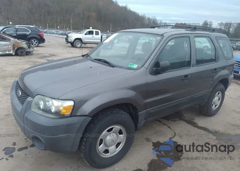 2005 Ford Escape Xls z USA, uszkodzony, nr VIN 1FMYU92Z05KA89566